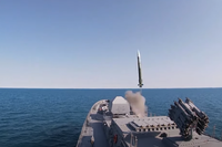 [ẢNH] 10 tên lửa Nga buộc tàu chiến Anh rời Biển Đen