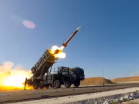[ẢNH] Sự thực tổ hợp phòng không Patriot của Mỹ bị Iran vô hiệu hóa... chỉ bằng UAV