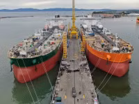 Phương Tây quyết tâm xóa bỏ 'Hạm đội bóng tối' của Nga