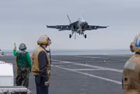 Kỷ nguyên tiêm kích hạm F/A-18 Hornet lừng danh chuẩn bị khép lại?