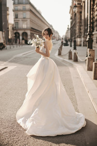 Á hậu Phương Anh tung ảnh cưới chụp tại tháp Eiffel