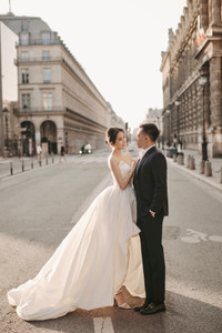 Á hậu Phương Anh tung ảnh cưới chụp tại tháp Eiffel