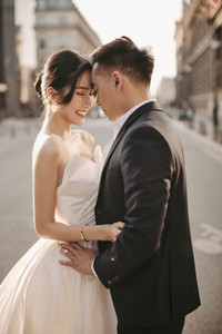 Á hậu Phương Anh tung ảnh cưới chụp tại tháp Eiffel