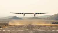 [ẢNH] Máy bay lớn nhất thế giới Stratolaunch đã trở lại bầu trời