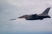 Tên lửa AIM-120 AMRAAM trên tiêm kích F-16 gây nguy cơ lớn cho Không quân Nga