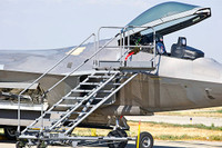 Mỹ tốn số tiền khổng lồ 200 triệu USD cho việc tái sản xuất một tiêm kích F-22