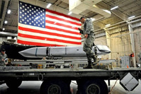 Bộ trưởng Quốc phòng Mỹ bất ngờ nói về khả năng giao vũ khí hạt nhân cho Ukraine