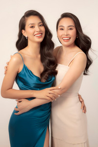 Tiểu Vy lưu lại hình ảnh tuổi thanh xuân cùng mẹ