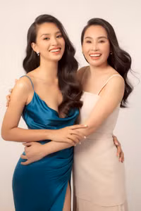 Tiểu Vy lưu lại hình ảnh tuổi thanh xuân cùng mẹ