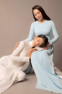 Tiểu Vy lưu lại hình ảnh tuổi thanh xuân cùng mẹ