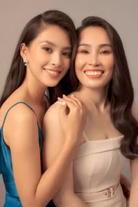 Tiểu Vy lưu lại hình ảnh tuổi thanh xuân cùng mẹ