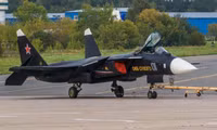 [ẢNH] Tiêm kích hạm thế hệ sáu của Trung Quốc gây sốc khi rất giống Su-47