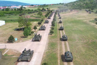 [ẢNH] Serbia điều xe tăng tối tân mới được Nga viện trợ tới biên giới Kosovo