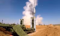 [ẢNH] Iraq ‘lách luật’ trừng phạt của Mỹ, mua hệ thống tên lửa S-300 ‘ruột’ S-400 từ Nga?