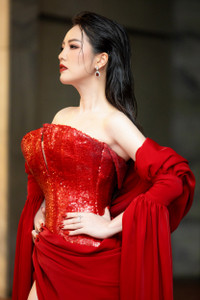 Á hậu Thuỵ Vân: 