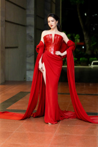 Á hậu Thuỵ Vân: 