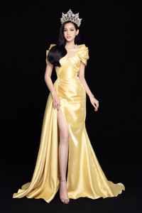 Nhan sắc Hoa hậu Đỗ Thị Hà sau một tháng đăng quang