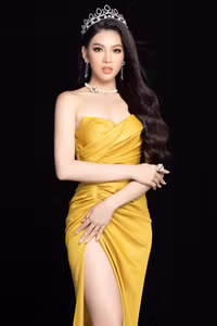 Nhan sắc Hoa hậu Đỗ Thị Hà sau một tháng đăng quang
