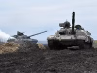[ẢNH] Pháo binh Ukraine bắn phá dữ dội Donbass ngay sau khi Nga rút quân