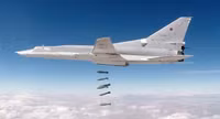 [ẢNH] Chuyên gia Nga: Mỹ và NATO không thể chống lại Tu-22M3 tại căn cứ Hmeimim