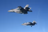 [ẢNH] Tiêm kích F-35 cố tình phơi mình để hàng loạt tổ hợp phòng không Nga phát hiện từ xa?