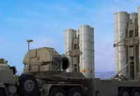 [ẢNH] Chuyên gia Nga chỉ rõ sự vượt trội của S-500 so với hệ thống phòng thủ tên lửa Mỹ