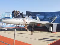 [ẢNH] ‘Choáng váng’ giá tiêm kích Su-57E Nga: Cao gấp hơn 3 lần F-35A Mỹ