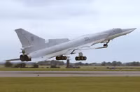 [ẢNH] Ngạc nhiên trước sức mạnh phi đội máy bay ném bom Tu-22M3 của Ukraine