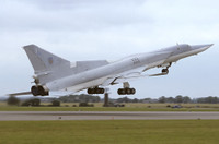 [ẢNH] Ngạc nhiên trước sức mạnh phi đội máy bay ném bom Tu-22M3 của Ukraine