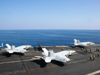 Tàu sân bay Mỹ ngoài khơi Yemen là tín hiệu báo trước cuộc tấn công lực lượng Houthi?