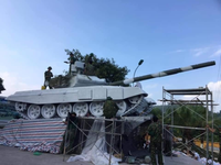 [ẢNH] Báo Nga trầm trồ trước xe tăng T-90 bằng bê tông của Việt Nam khi hoàn thiện