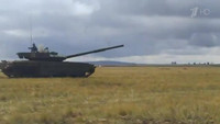 Xe tăng T-72B3 bất khả xâm phạm khi có hệ phòng vệ chủ động Arena-M và giáp phản ứng nổ Relikt?