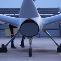 UAV Bayraktar Akinci tấn công cực mạnh nhờ radar mảng pha quét chủ động