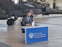 96 trực thăng tấn công Apache giúp Ba Lan đẩy lùi mọi 'làn sóng xe tăng'