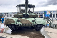 Quân đội Nga nhận lô xe tăng T-80BVM 'chống máy bay không người lái' đặc biệt