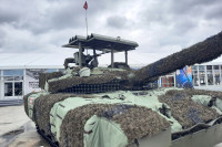 Quân đội Nga nhận lô xe tăng T-80BVM 'chống máy bay không người lái' đặc biệt