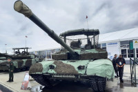 Quân đội Nga nhận lô xe tăng T-80BVM 'chống máy bay không người lái' đặc biệt