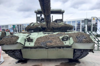 Quân đội Nga nhận lô xe tăng T-80BVM 'chống máy bay không người lái' đặc biệt