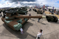 Nga tăng cường sản xuất 300 loại vũ khí, trang bị mới