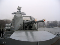 Nga gây sốc khi đưa pháo hạm AK-130 lên mặt đất để tác chiến