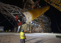 [ẢNH] Tên lửa đẩy siêu nặng chinh phục mặt trăng của Mỹ chính thức ra mắt