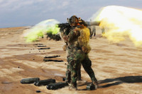 [ẢNH] Sức mạnh khủng khiếp của súng chống tăng Carl Gustav khi ‘bắn xuyên táo’ BMP-1