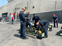 Tàu chiến ven bờ Mỹ dùng tên lửa Hellfire để chống UAV cảm tử Houthi