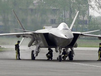 [ẢNH] Trung Quốc bí mật đưa J-20 áp sát biên giới quyết đấu Rafale Ấn Độ