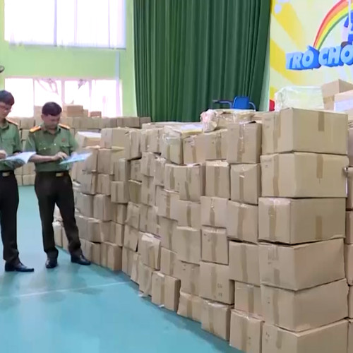 Tin Podcast ngày 7-8-2025: Cận cảnh dây chuyền sản xuất, tiêu thụ sách giáo khoa tiếng Anh giả quy mô lớn 