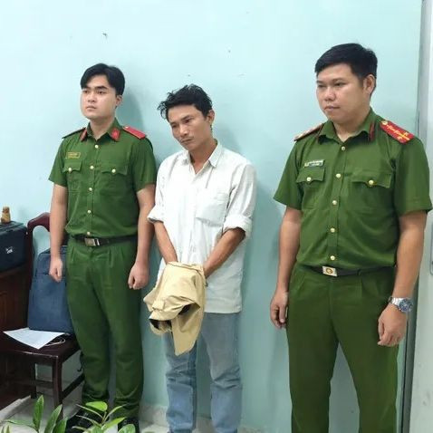 Tin Podcast ngày 10-11-2025: Bắt cựu cán bộ đăng ký đất đai lợi dụng chức vụ lập sổ đỏ gian dối