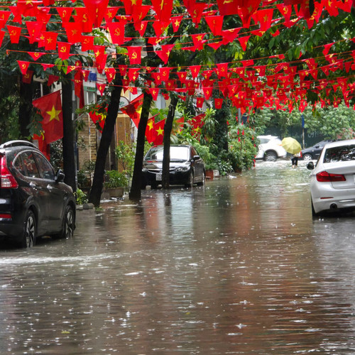 Hà Nội kích hoạt toàn bộ trạm bơm sau mưa lớn rạng sáng 26/8