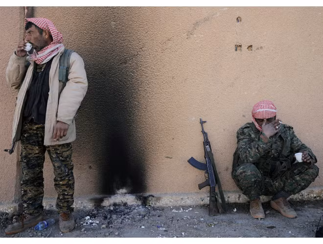 Binh sĩ Lực lượng SDF tại thị trấn Baghouz, Deir Ezzor Binh sĩ Lực lượng SDF tại thị trấn Baghouz, Deir Ezzor