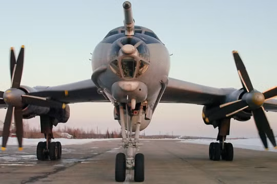 Tu-142: 'Sát thủ săn ngầm khổng lồ Nga' hoạt động như thế nào?