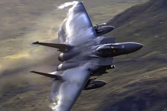 ‘Bầy sứa UAV tự sát’ của Iran phối hợp hạ tiêm kích F-15E Mỹ như thế nào?